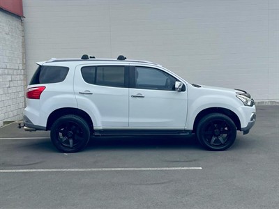 2018 Isuzu MU-X - Thumbnail