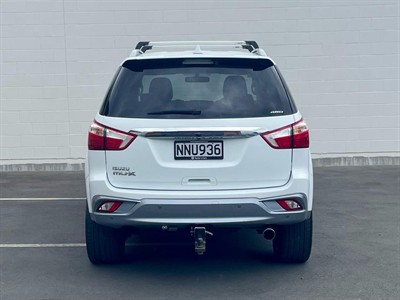 2018 Isuzu MU-X - Thumbnail