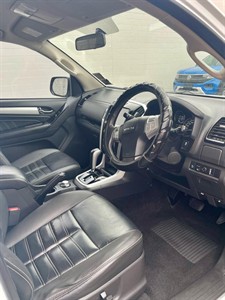 2018 Isuzu MU-X - Thumbnail