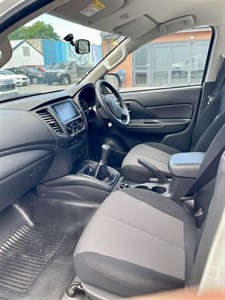 2024 Mitsubishi Triton - Thumbnail