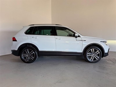 2023 Volkswagen Tiguan - Thumbnail