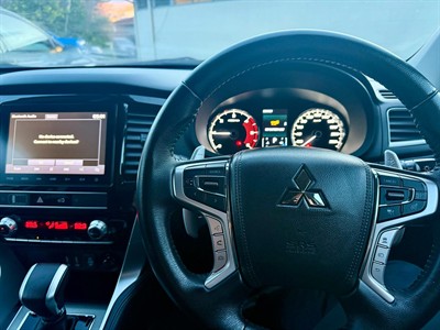 2022 Mitsubishi Pajero Sport - Thumbnail