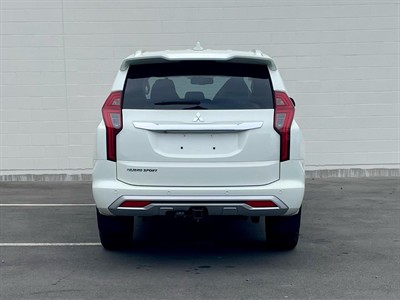 2022 Mitsubishi Pajero Sport - Thumbnail