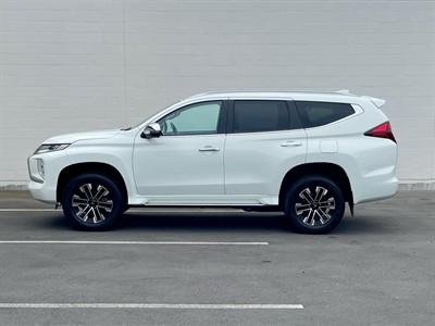 2022 Mitsubishi Pajero Sport - Thumbnail